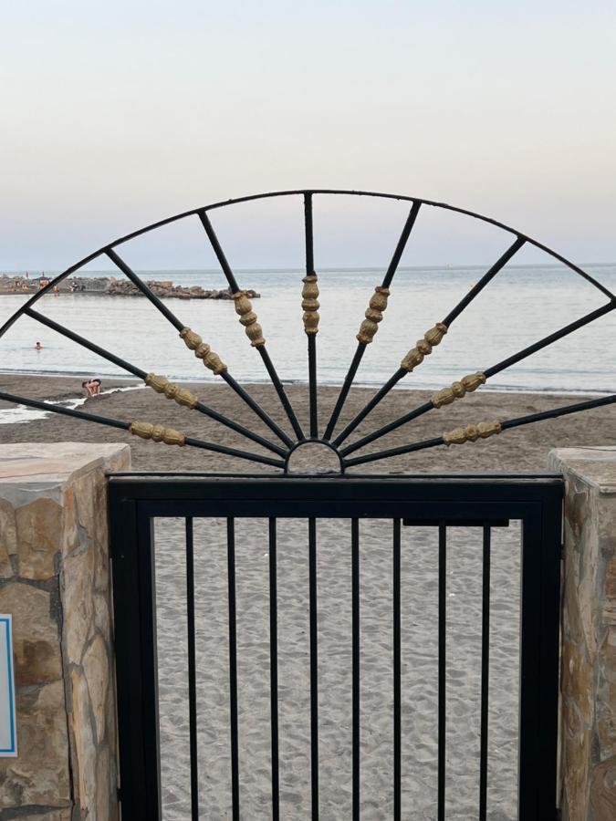 Playa Cristo Amazing Beach Terrace Appartment Estepona Exterior photo