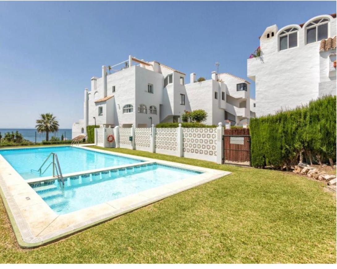 Playa Cristo Amazing Beach Terrace Appartment Estepona Exterior photo